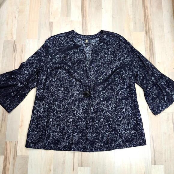 JM Collection Jackets & Blazers - JM Collection Black & Silver Marble Pattern Bell Sleeve Blouse XXL‎